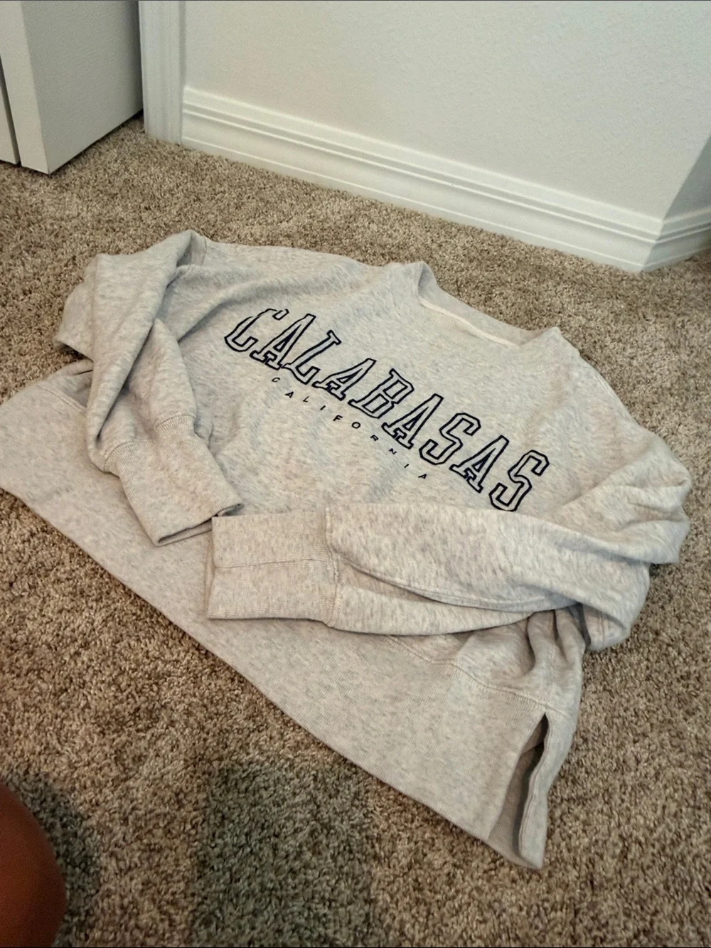 Abercrombie Calabasas California Grey Graphic Sweatshirt waist length